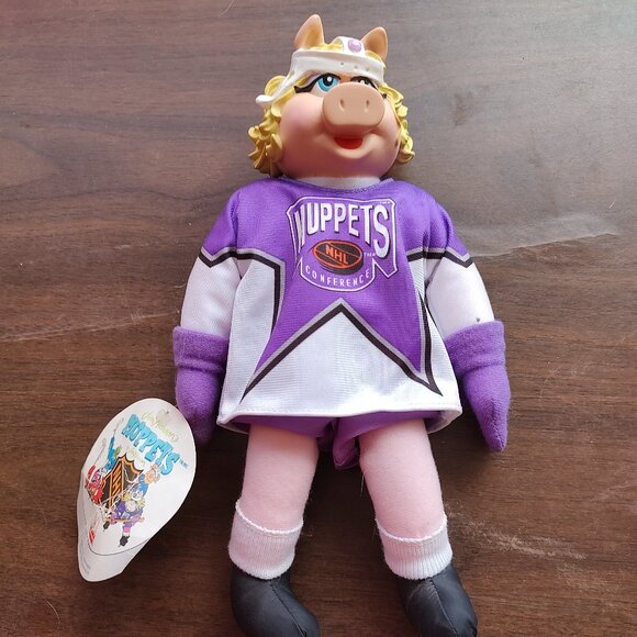 1995 McDonalds MUPPETS MISS PIGGY NHL HOCKEY Player Plush Toy - Picture 1 of 5